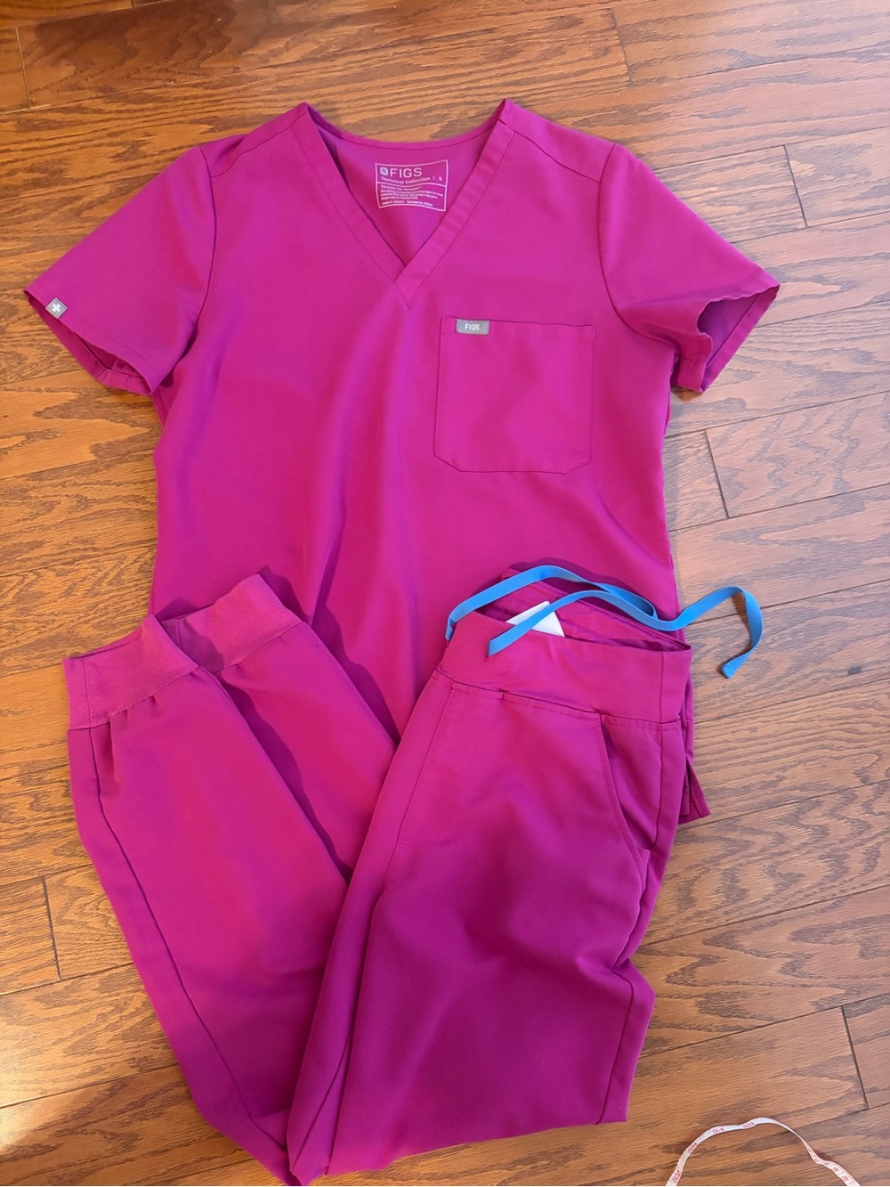 Figs Jogger Scrub Set in Magenta with Blue Drawstring